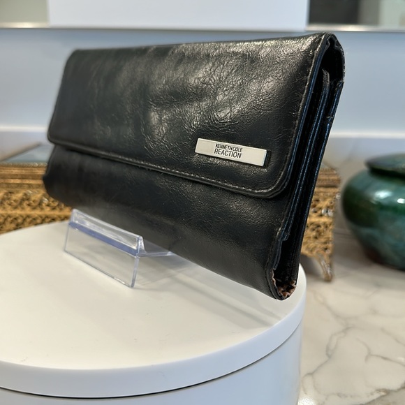 Kenneth Cole Reaction Black Leather Wallet, Leopard-Print Lining, EUC - Picture 5 of 17